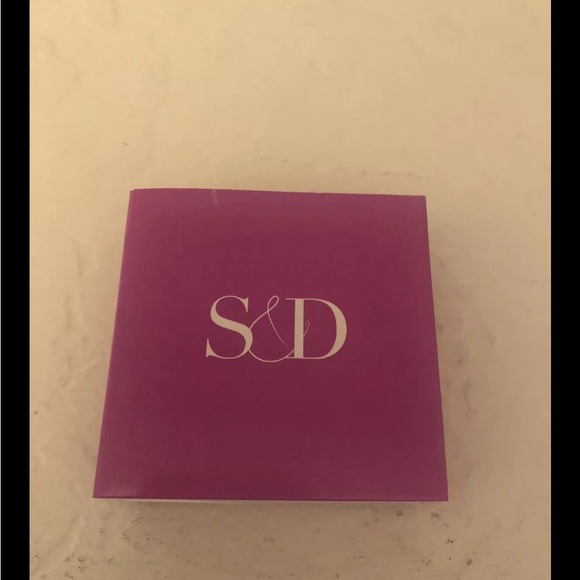 SOLD OUT! STELLA & DOT BAGUETTE HUGGIES DROPLET CRYSTAL EARRINGS NEW IN BOX - Picture 4 of 7